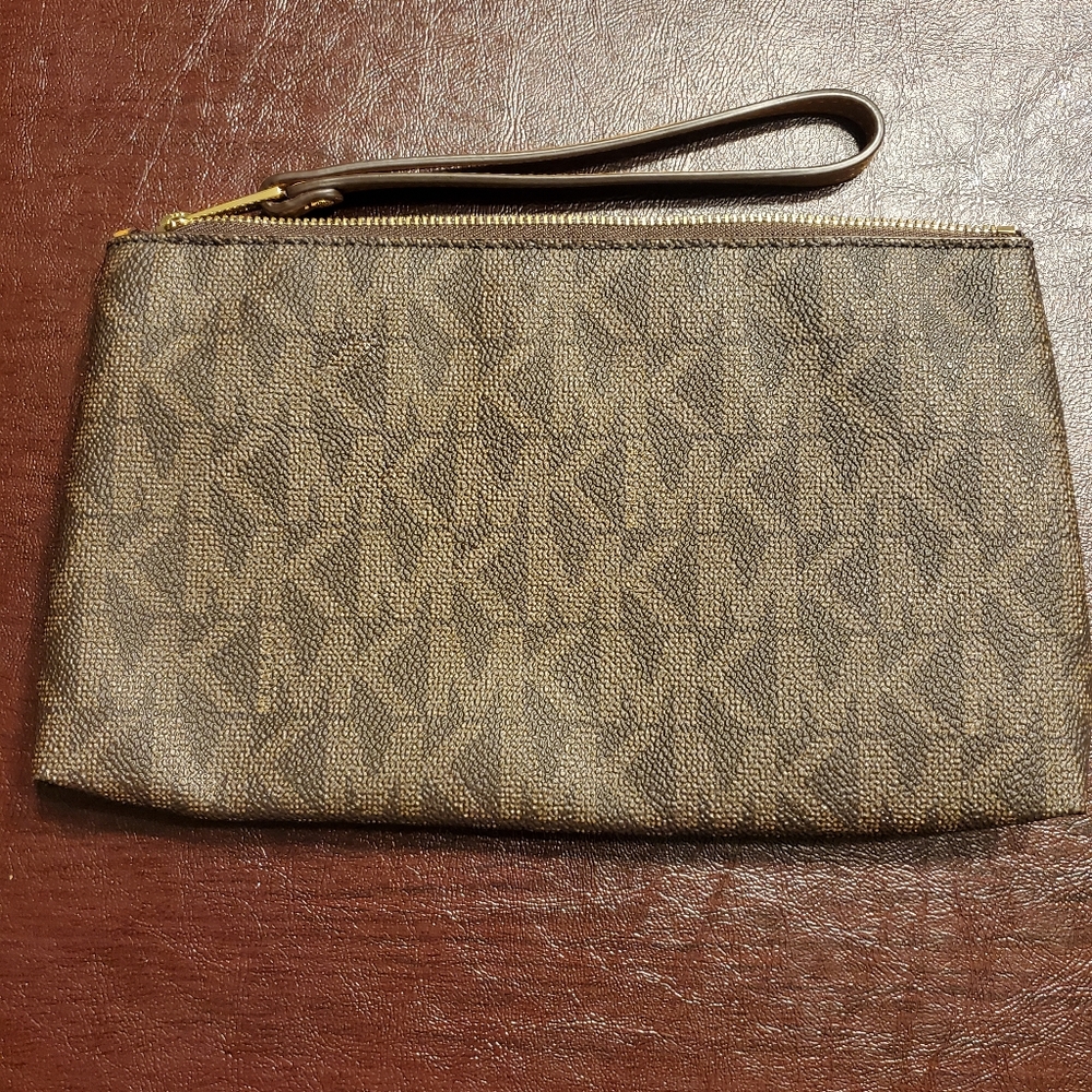 Michael kors signature clutch brown